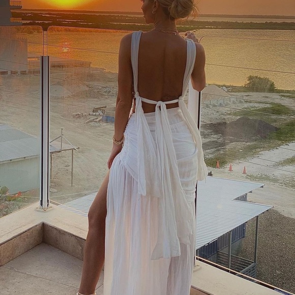REVOLVE 2-piece white set size 4 - Picture 3 of 3